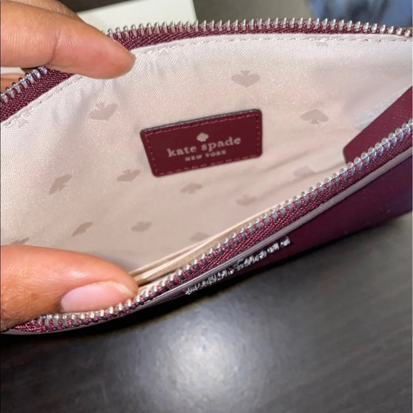 [🚫SOLD🚫] Kate Spade Wristlet - Picture 4 of 7